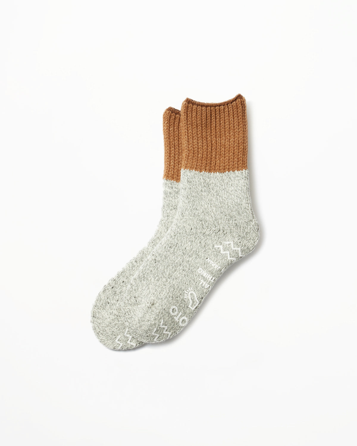 R1435 - Retro Winter Room Socks - Camel, Gray