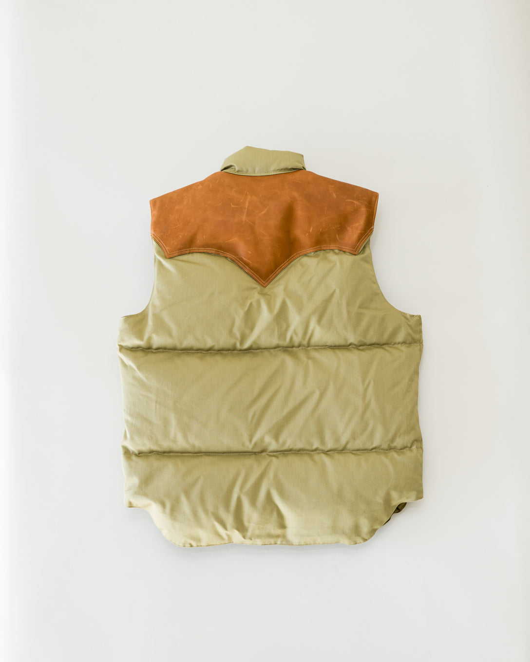 Lot 2190 - Rocky Mountain Featherbed x Warehouse Westpoint Down Vest - Beige